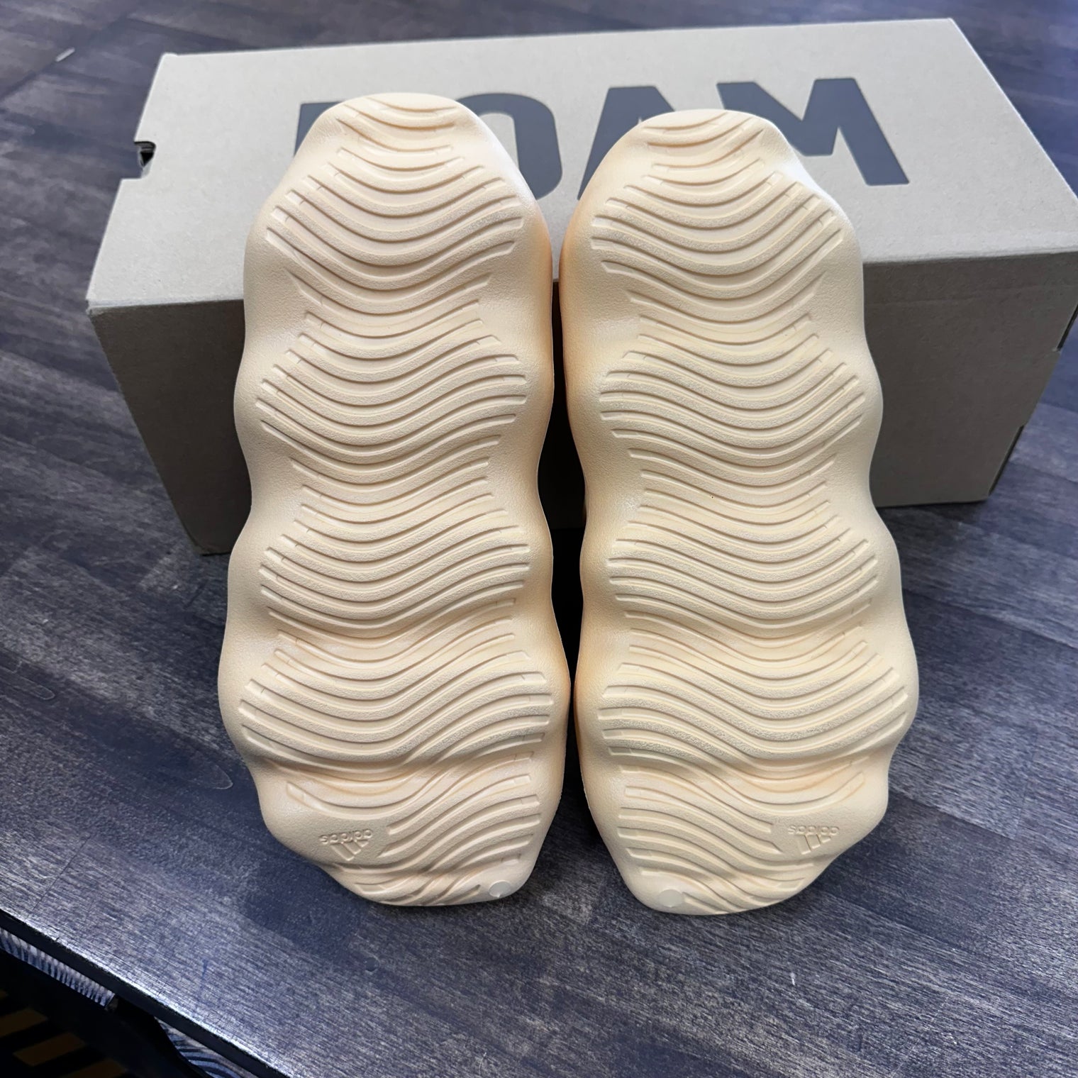 Cream Yeezy 450 Slide (Lightly Worn)