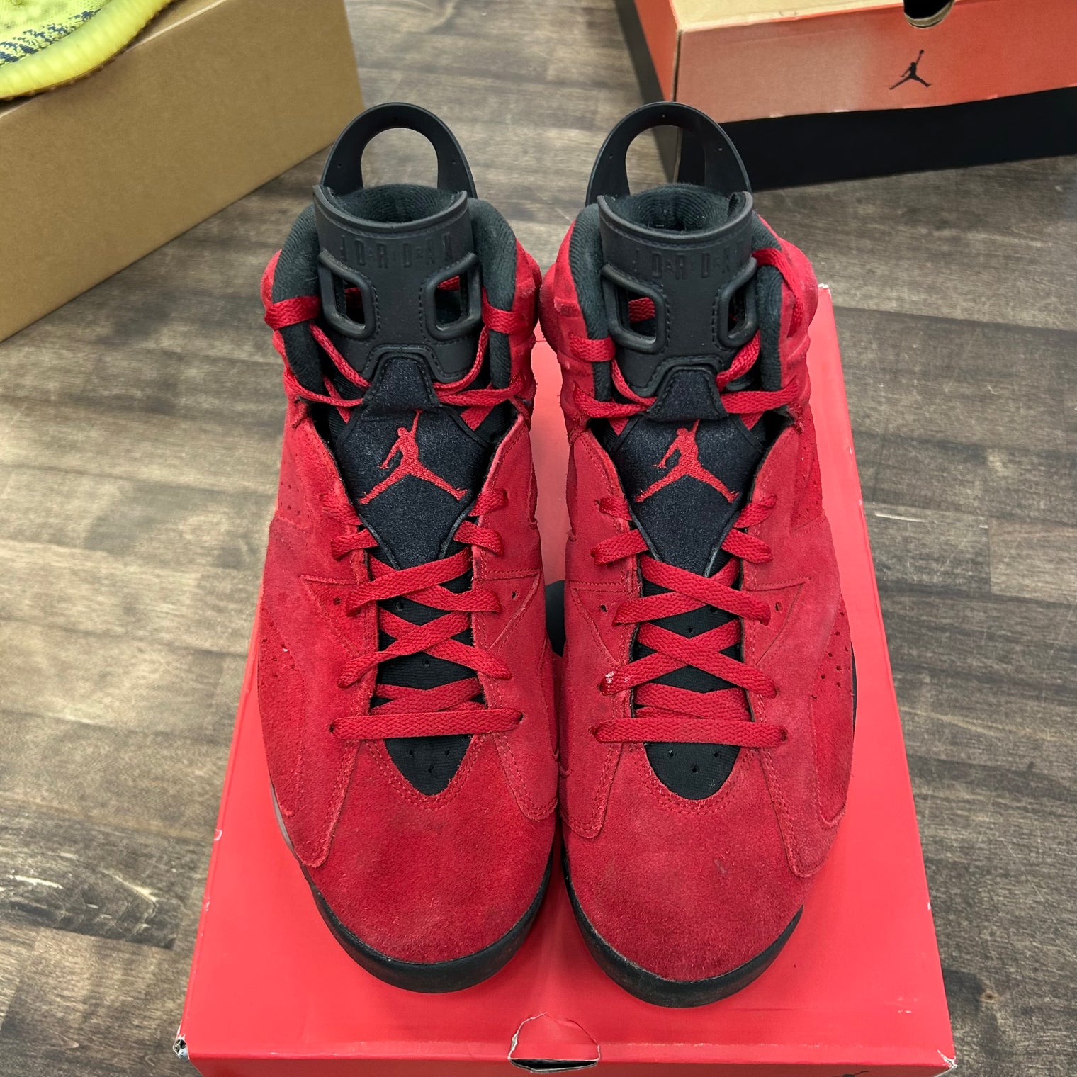 Toro Bravo Jordan 6 Retro (USED)