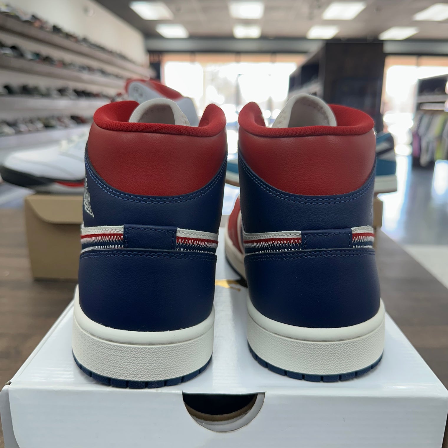 (W) USA Jordan 1 Mid (USED)