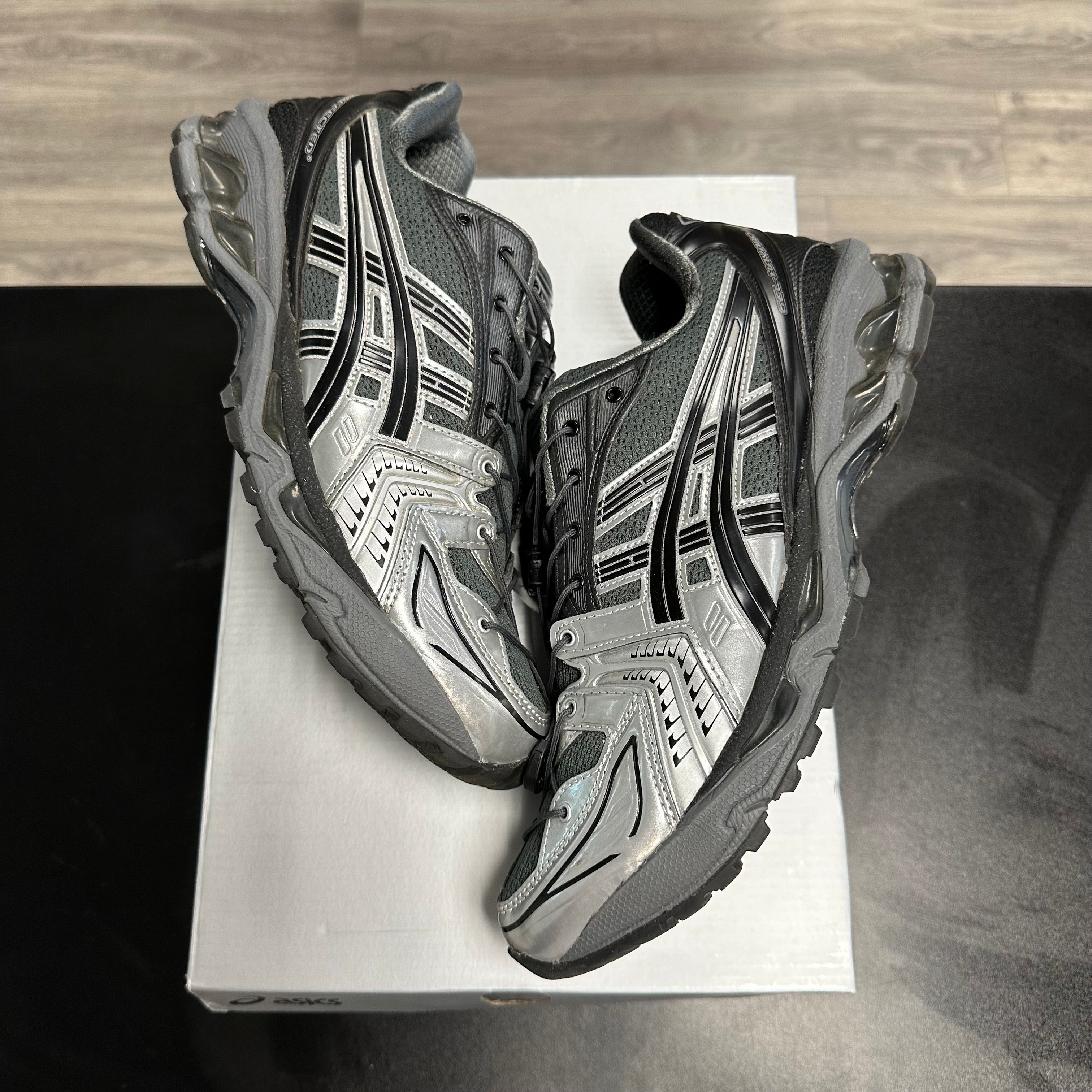 Unaffected ASICS Gel Kayano 14 Black Silver (USED)