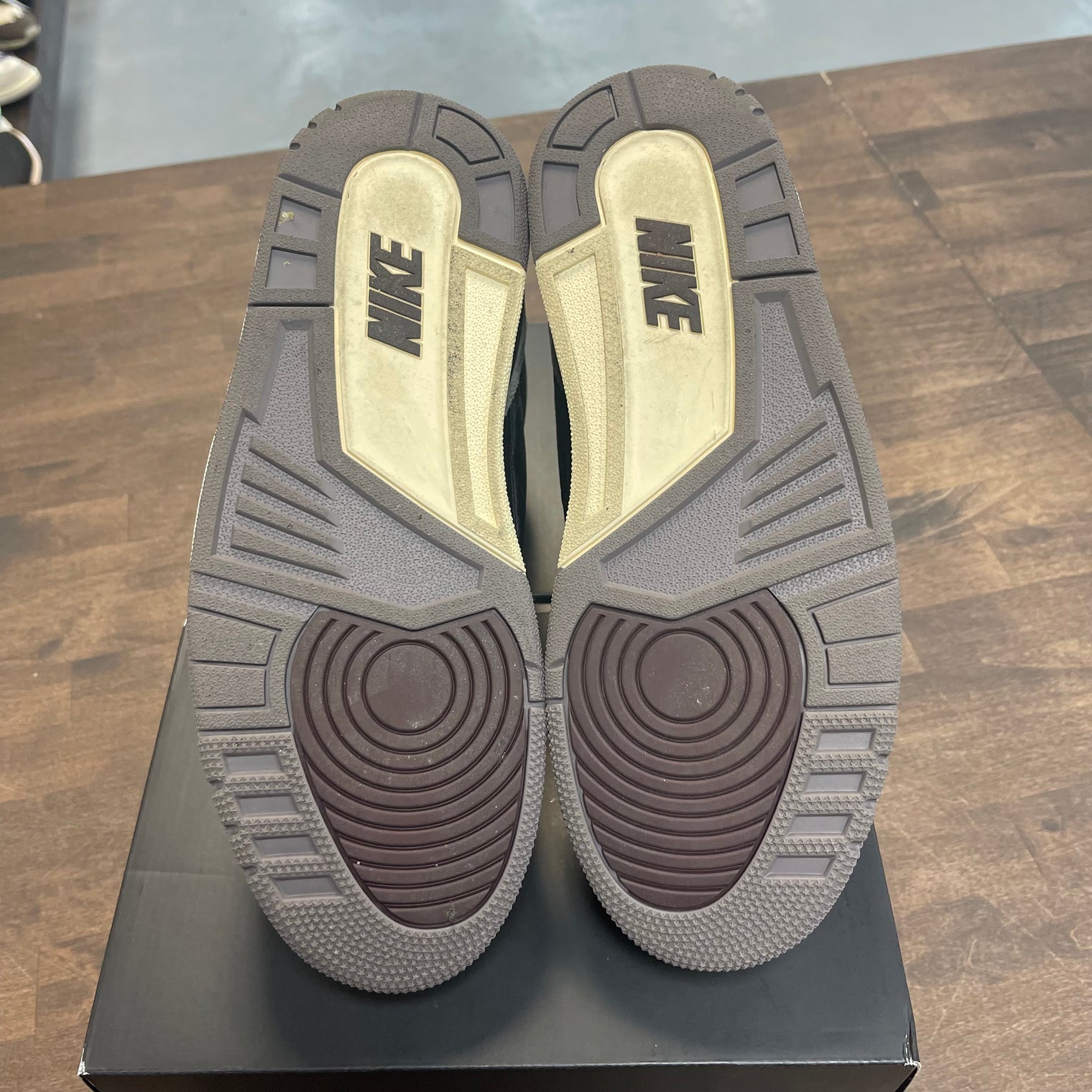 A Ma Maniere Jordan 3 While You Were Sleeping (W) (USED)