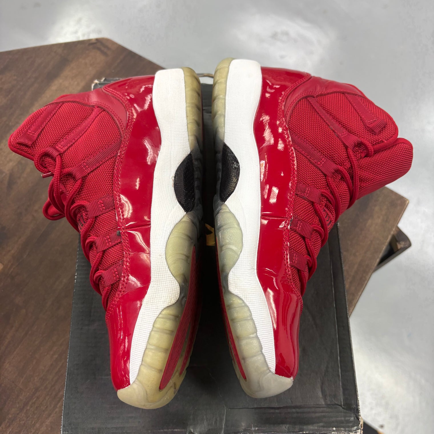 Win like 96 Jordan 11 (GS) (USED)