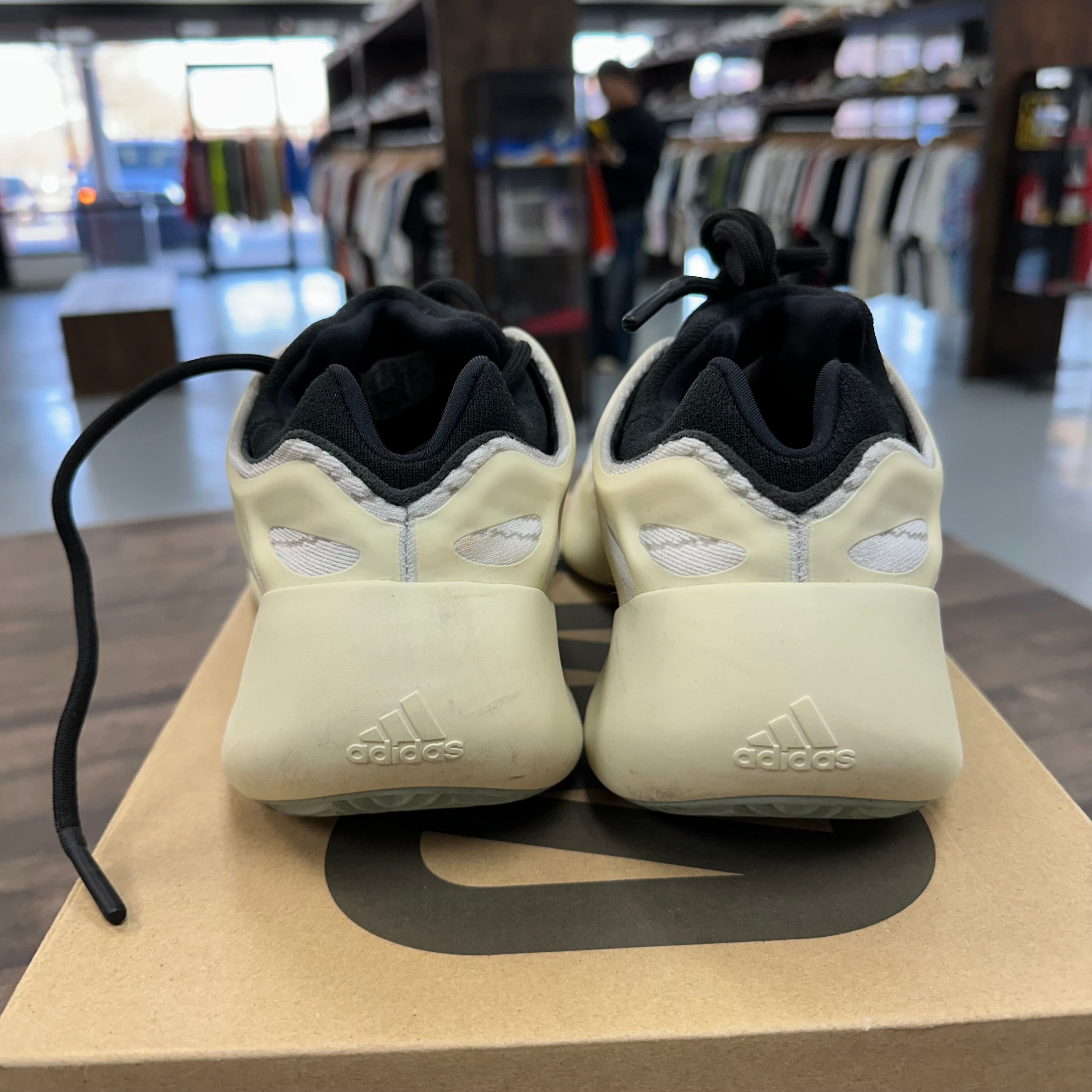 adidas Yeezy 700 V3 Azael Size 10 (Pre-Owned)