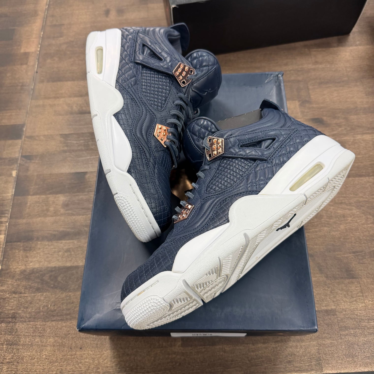 Obsidian Jordan 4 Retro (Lightly Worn)