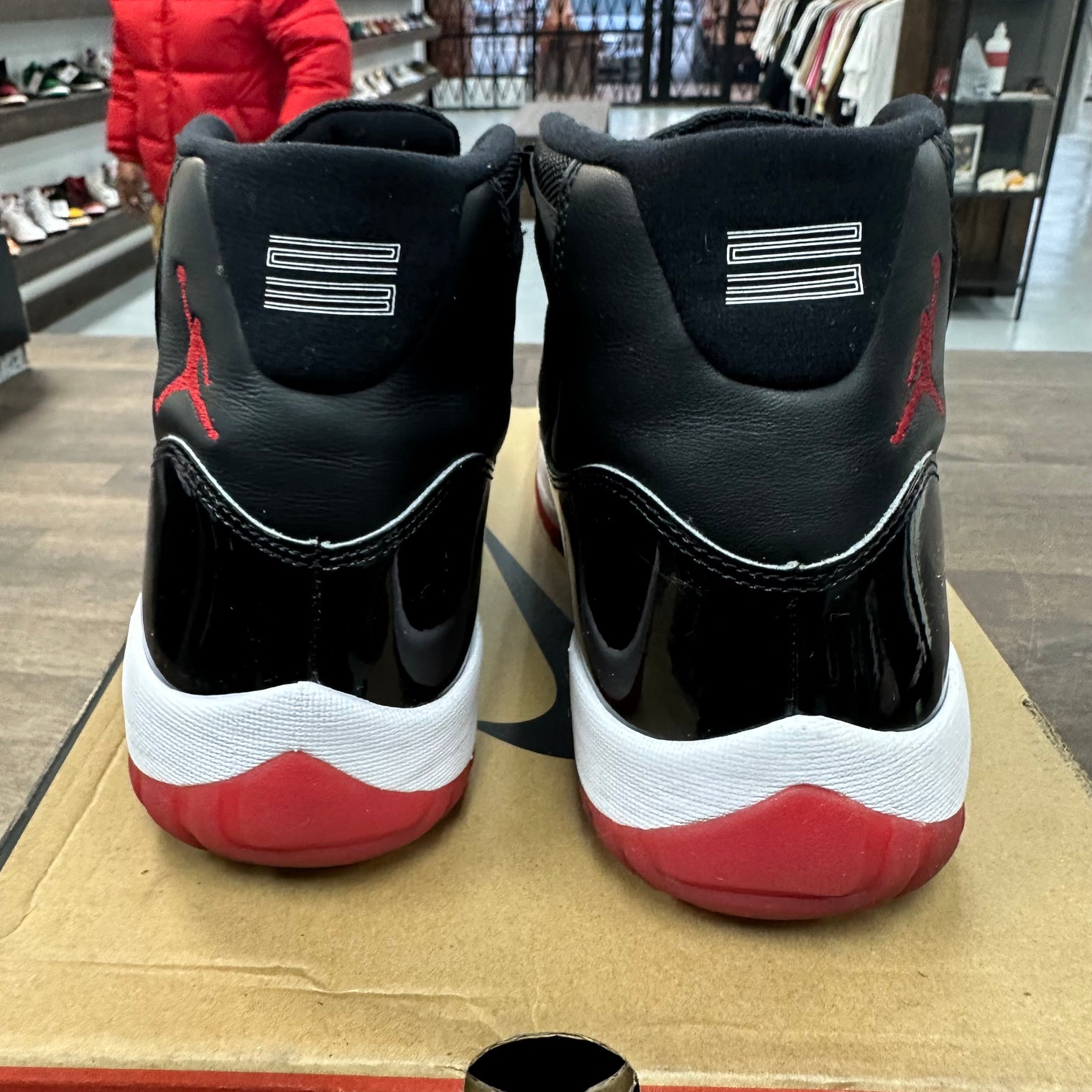 Bred Jordan 11 (2019) (USED)