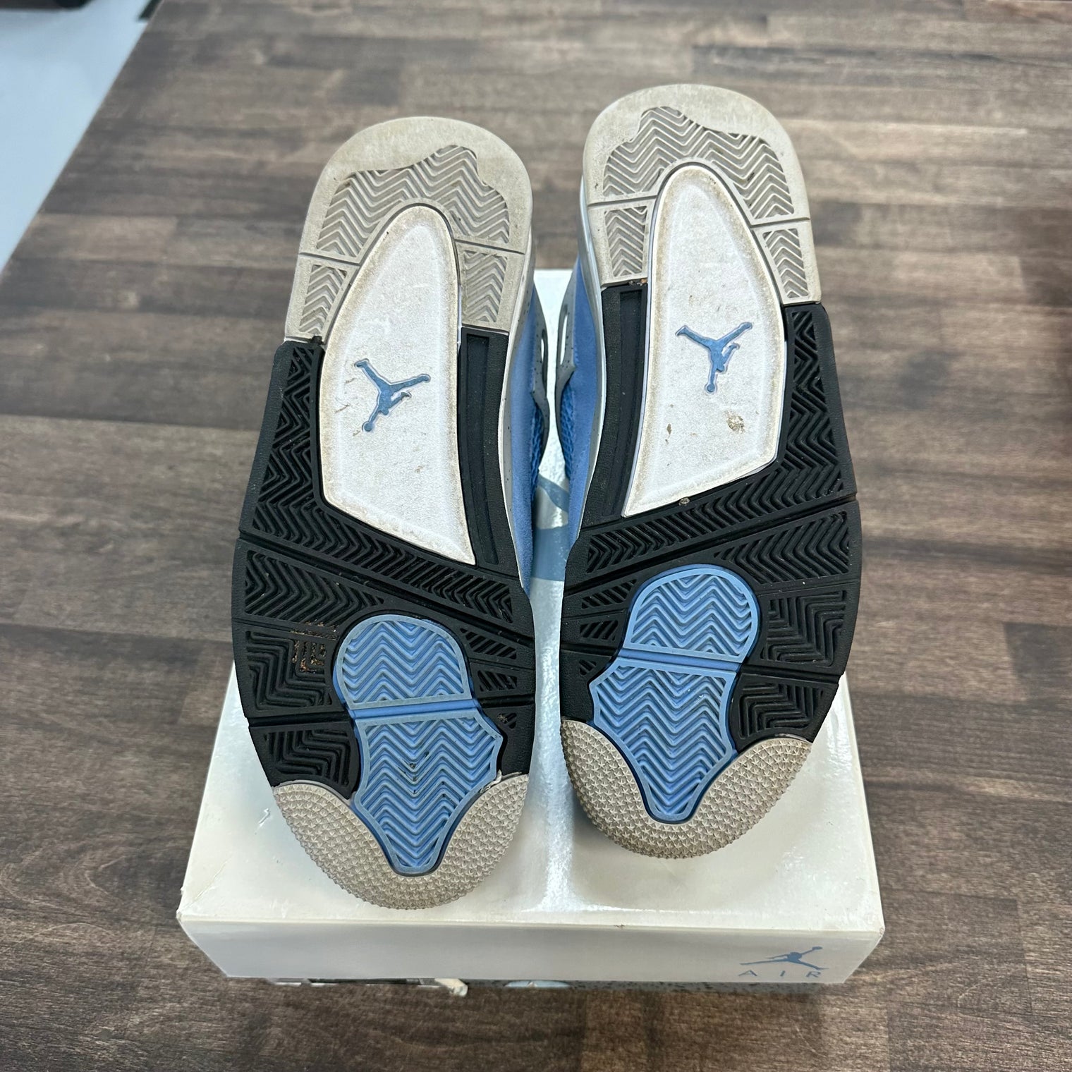 University Blue Jordan 4 Retro (USED)