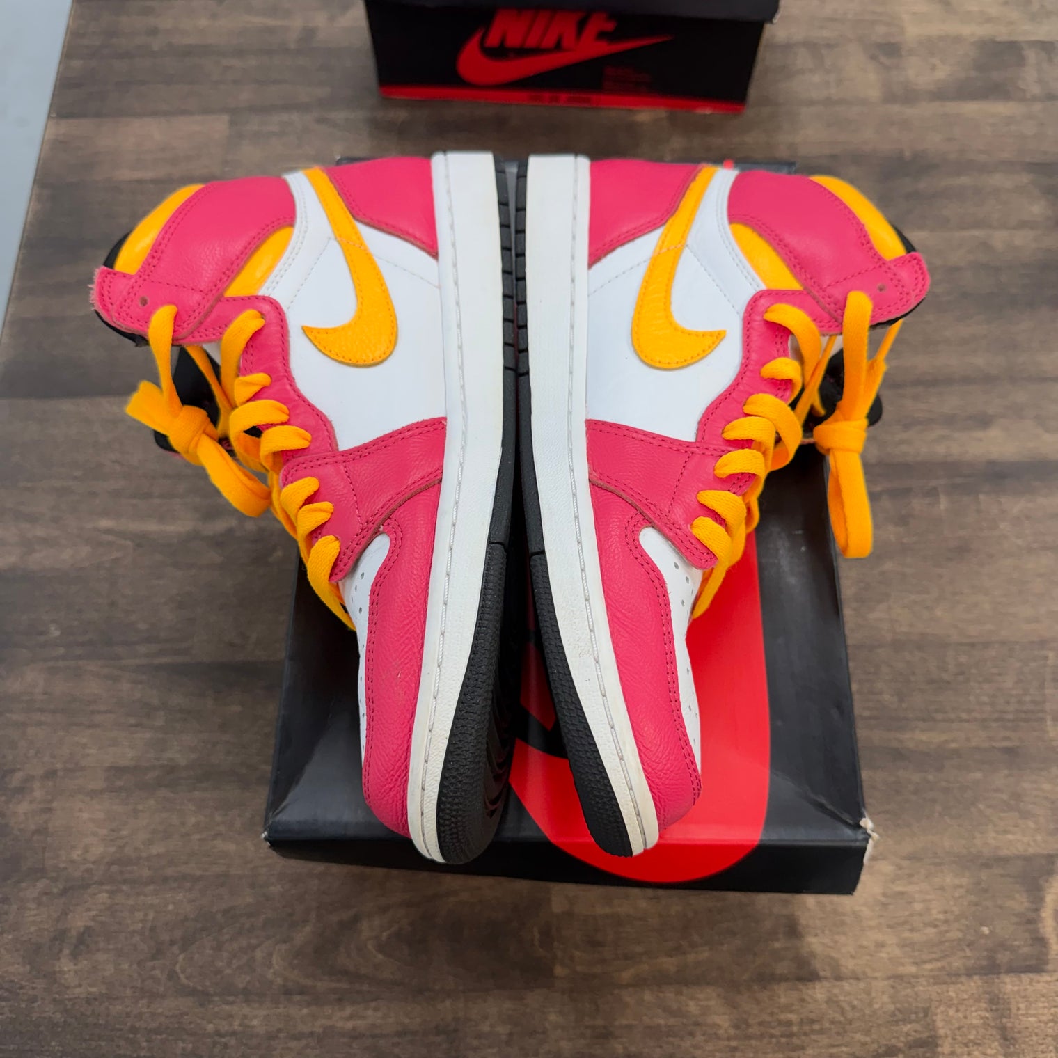 Light Fusion Red Jordan 1 High (USED)
