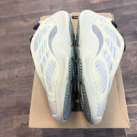 Azael Yeezy 700 V3 (USED)