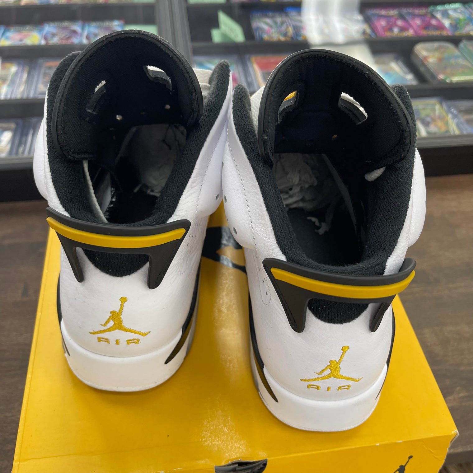 Yellow Ochre Jordan 6 (USED)