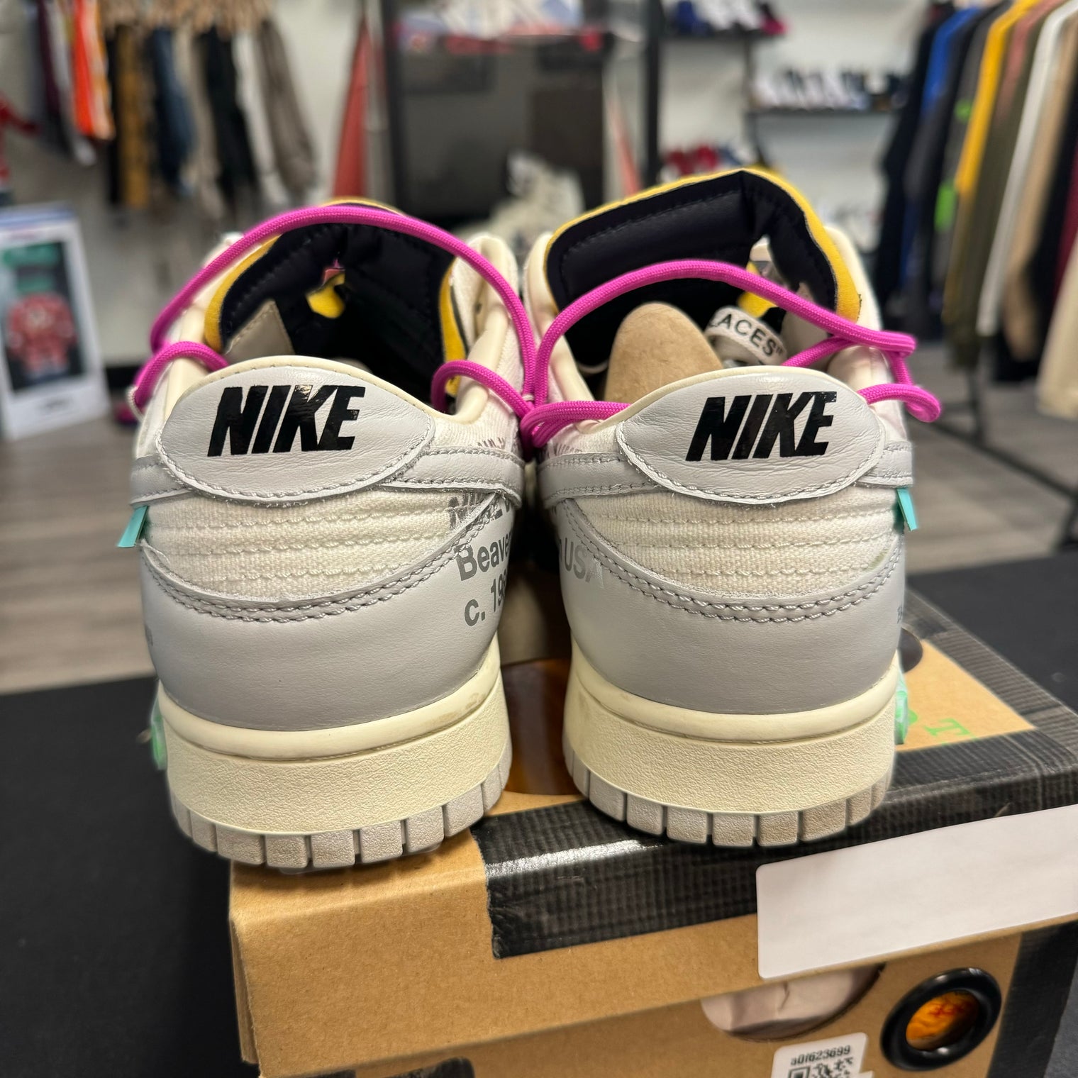 Lot 30 Off White Dunk Low (USED)