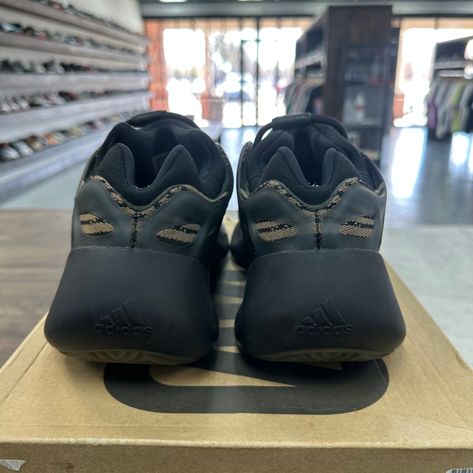 Clay Brown Yeezy 700 V3 (USED)