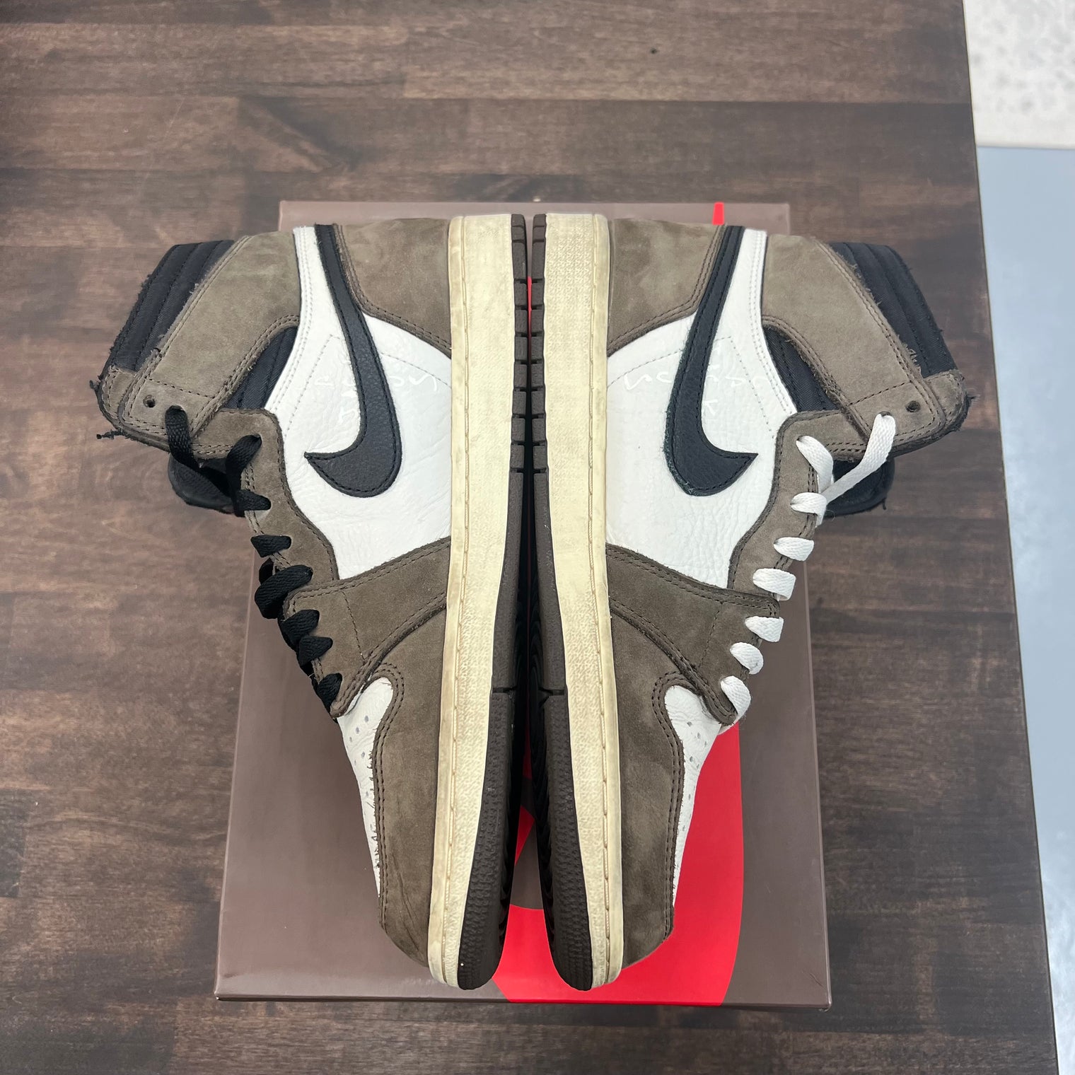 Mocha Travis Scott Jordan 1 High (USED)