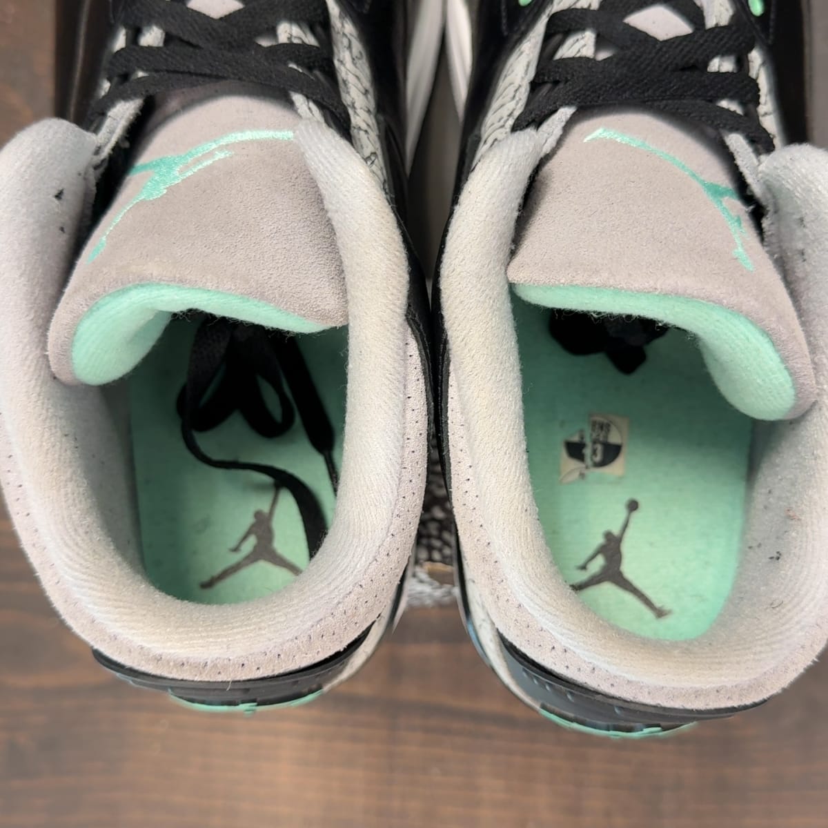 Jordan 3 Retro Green Glow Size 13 (Pre-Owned) - aux