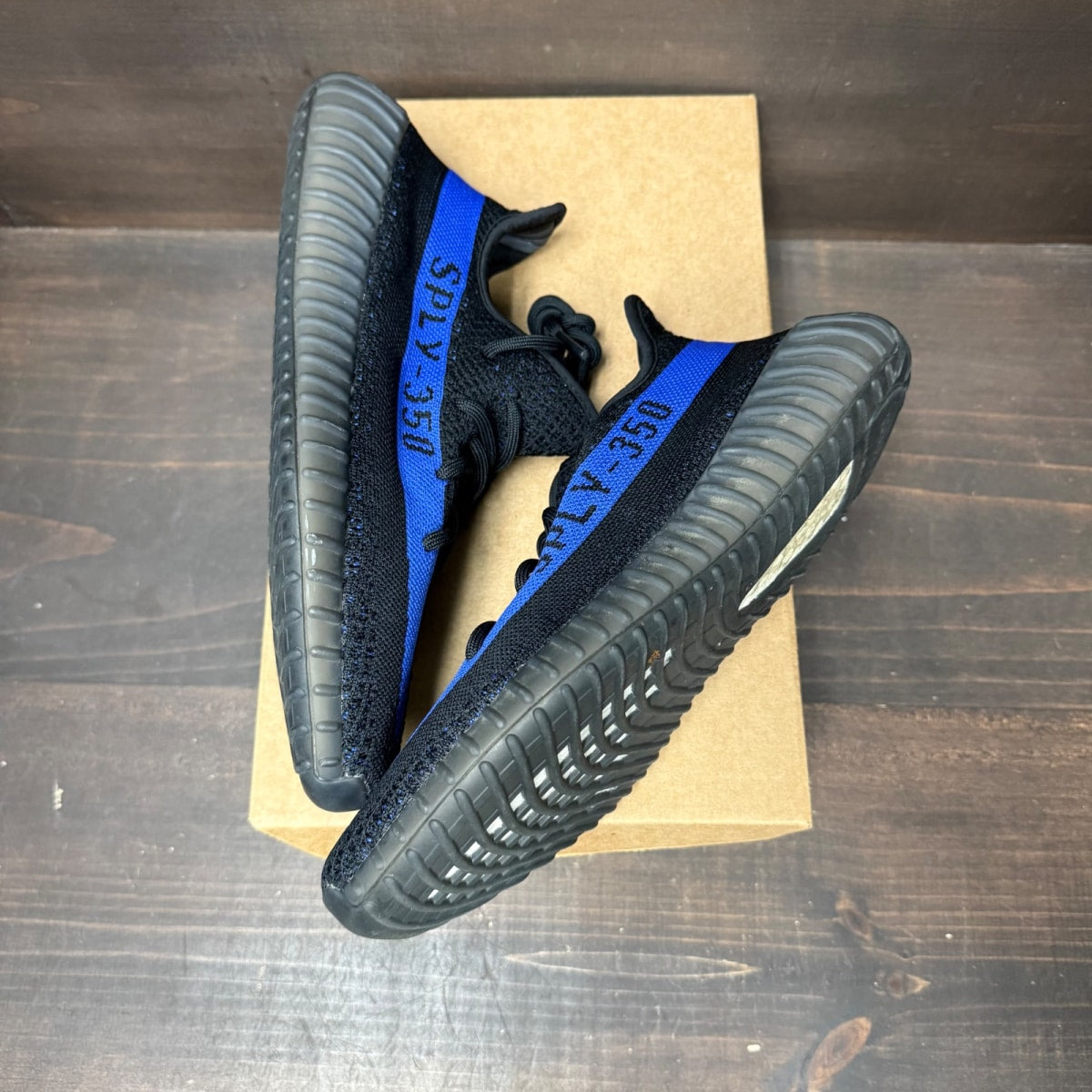 adidas Yeezy Boost 350 V2 Dazzling Blue Size 9.5 (Pre-Owned) - Image 4