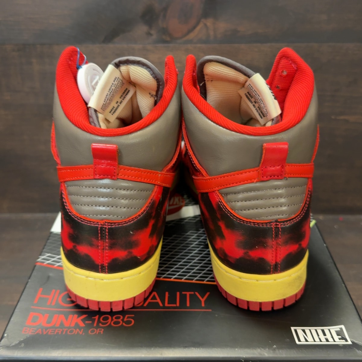 Nike Dunk High 1985 Red Acid Wash Size 11 (Pre-Owned) - Image 4