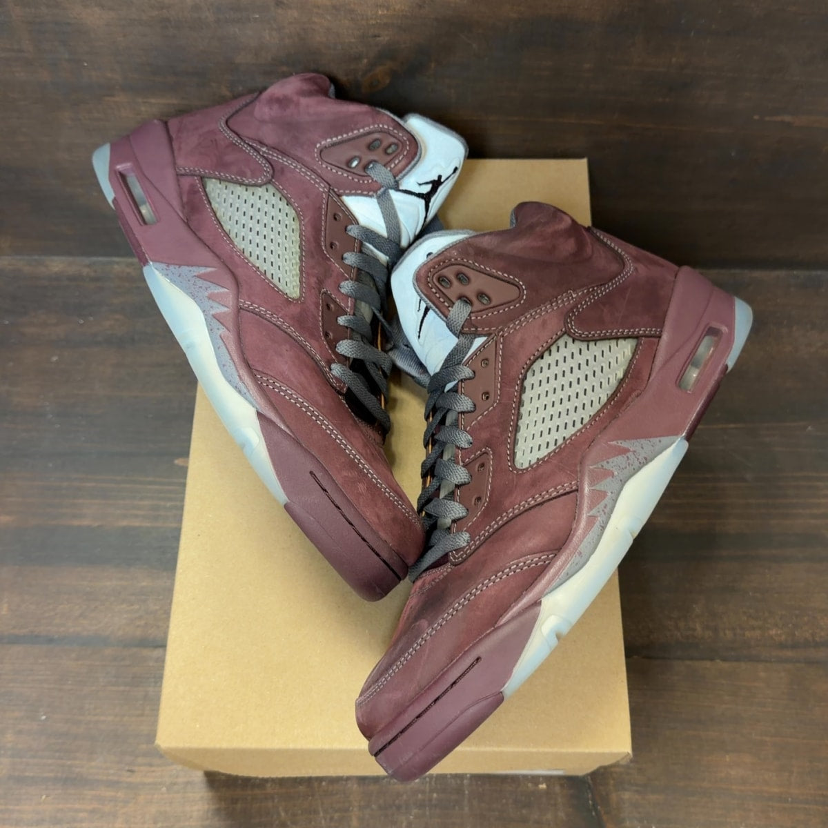 Jordan 5 Retro Burgundy (2023) Size 10 (Pre-Owned) - Image 2
