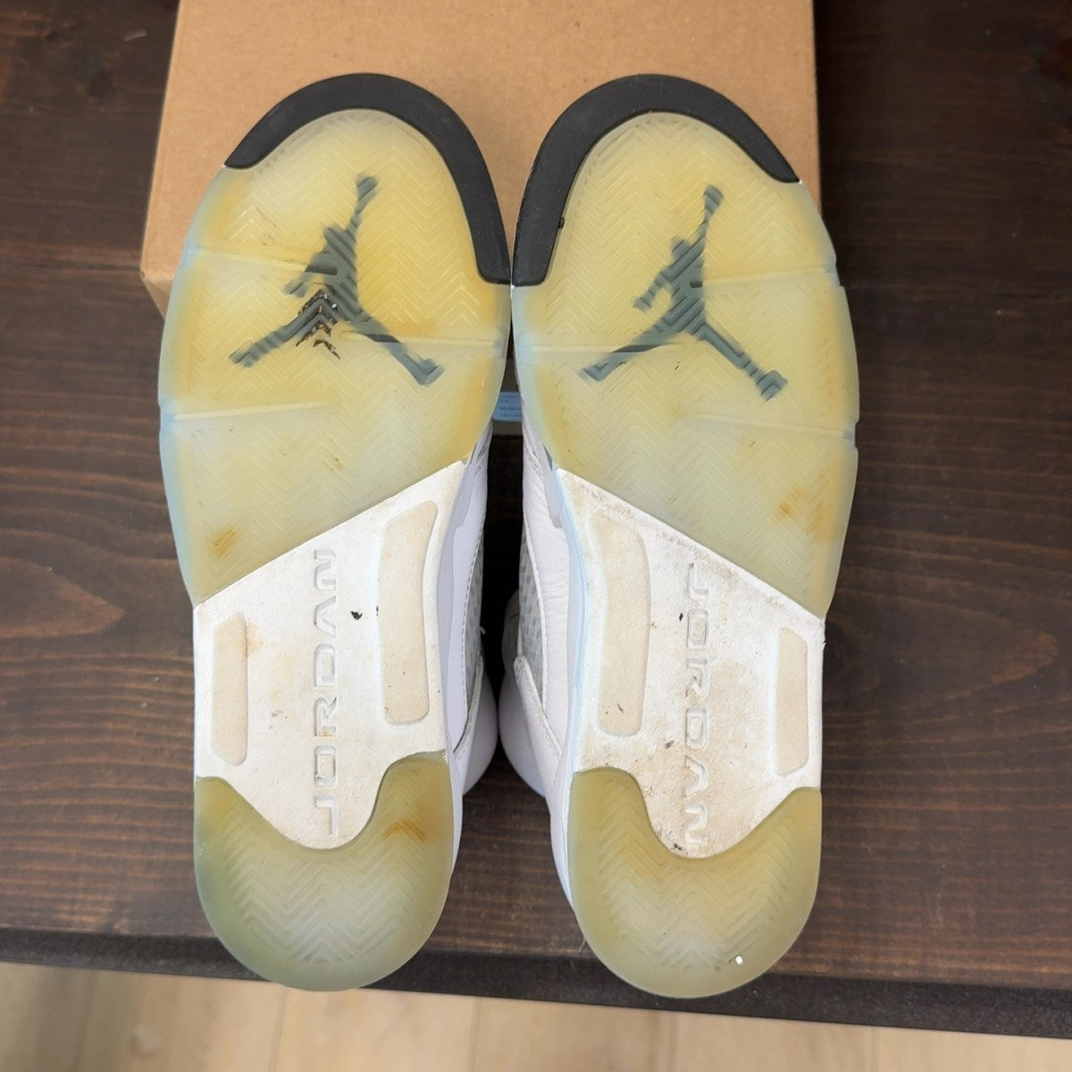 Jordan 5 Retro White Metallic (2026) (GS) Size 7Y (Pre-Owned) - Image 8