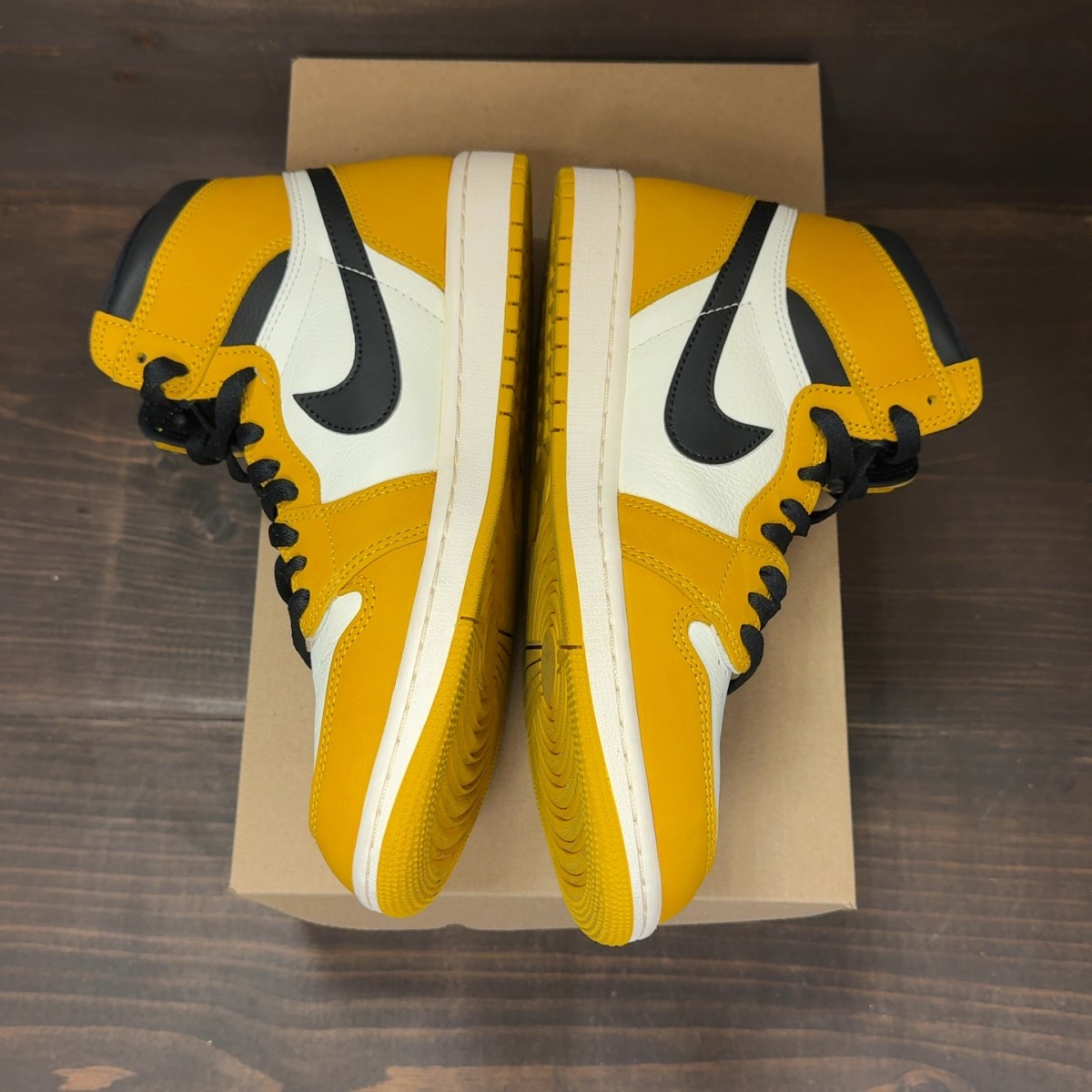 Jordan 1 Retro High OG Yellow Ochre Size 8.5 (Pre-Owned) - Image 4