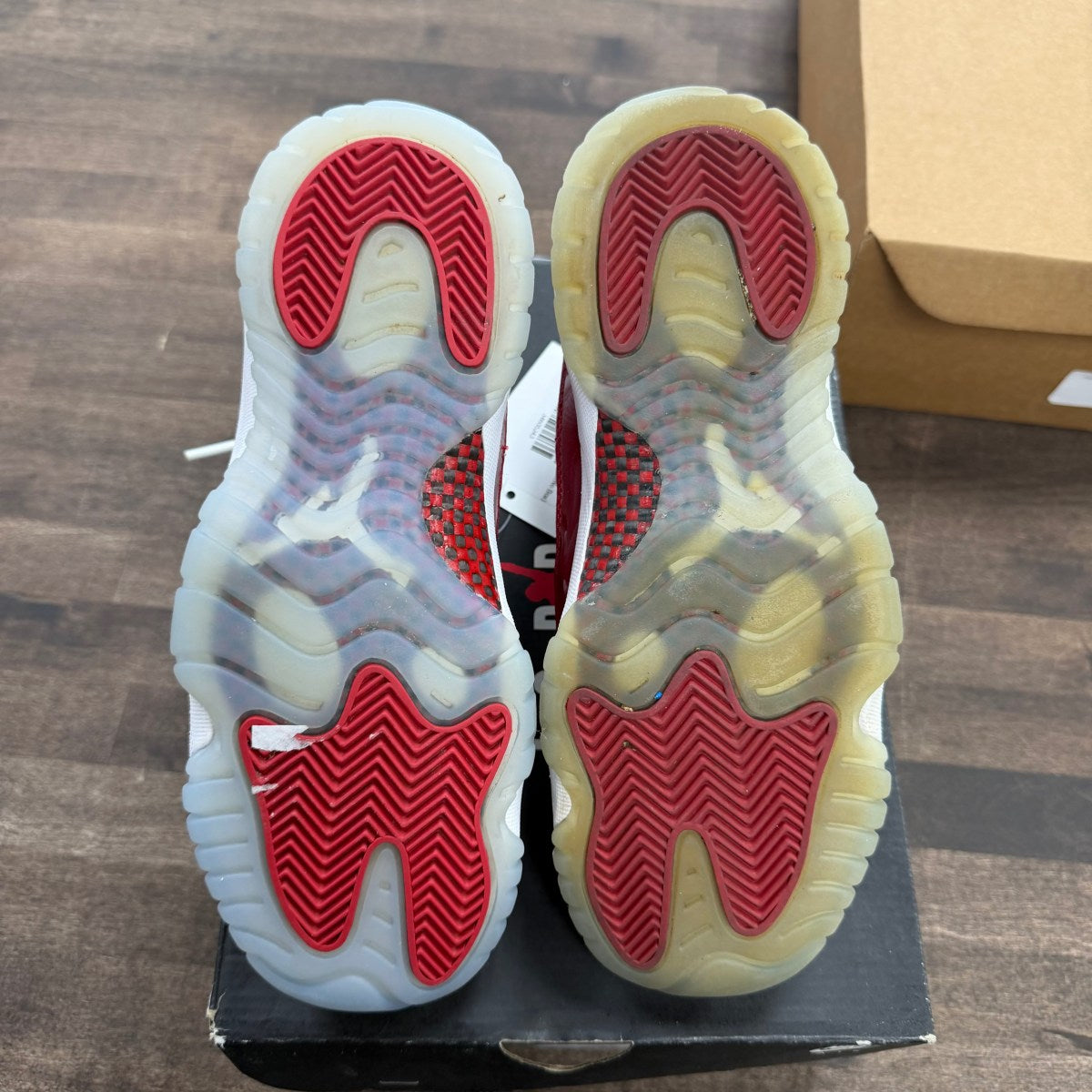 Jordan 11 Retro Cherry (2022) (GS) - Image 4