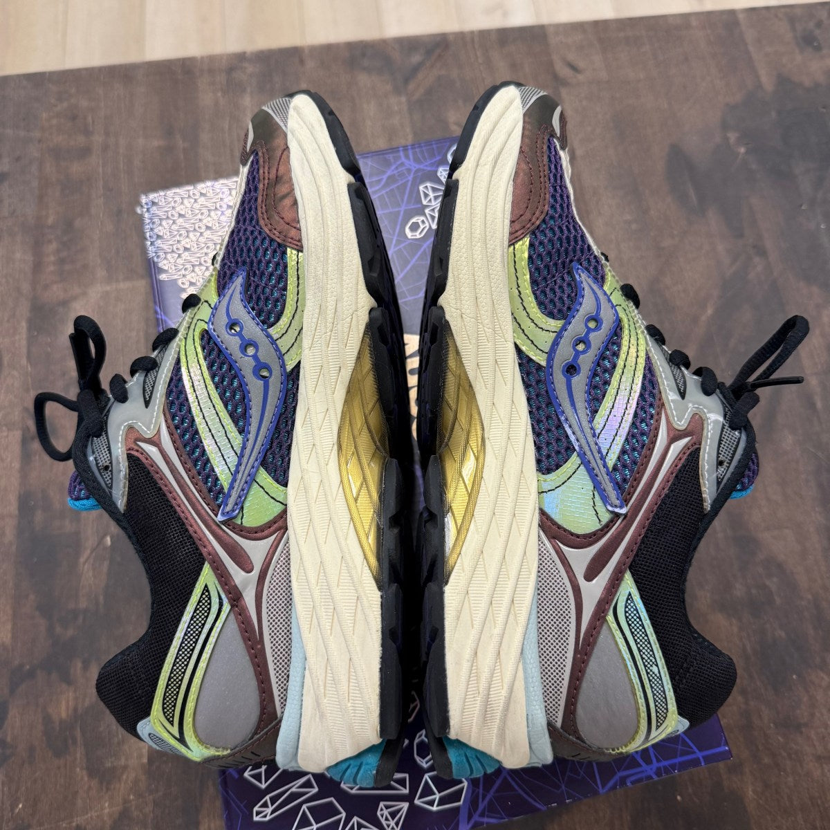 Saucony ProGrid Omni 9 Crystal Cave - Image 5