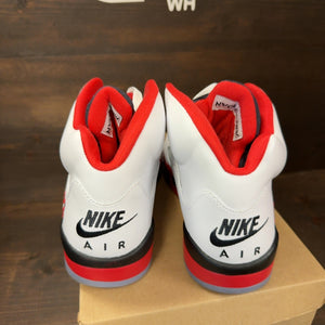 Jordan 5 Retro Fire Red Black Tongue (2025) Size 10 (Pre-Owned) - Image 4