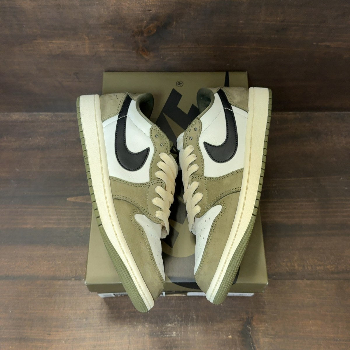Jordan 1 Retro Low OG Medium Olive Size 7.5 (Pre-Owned)