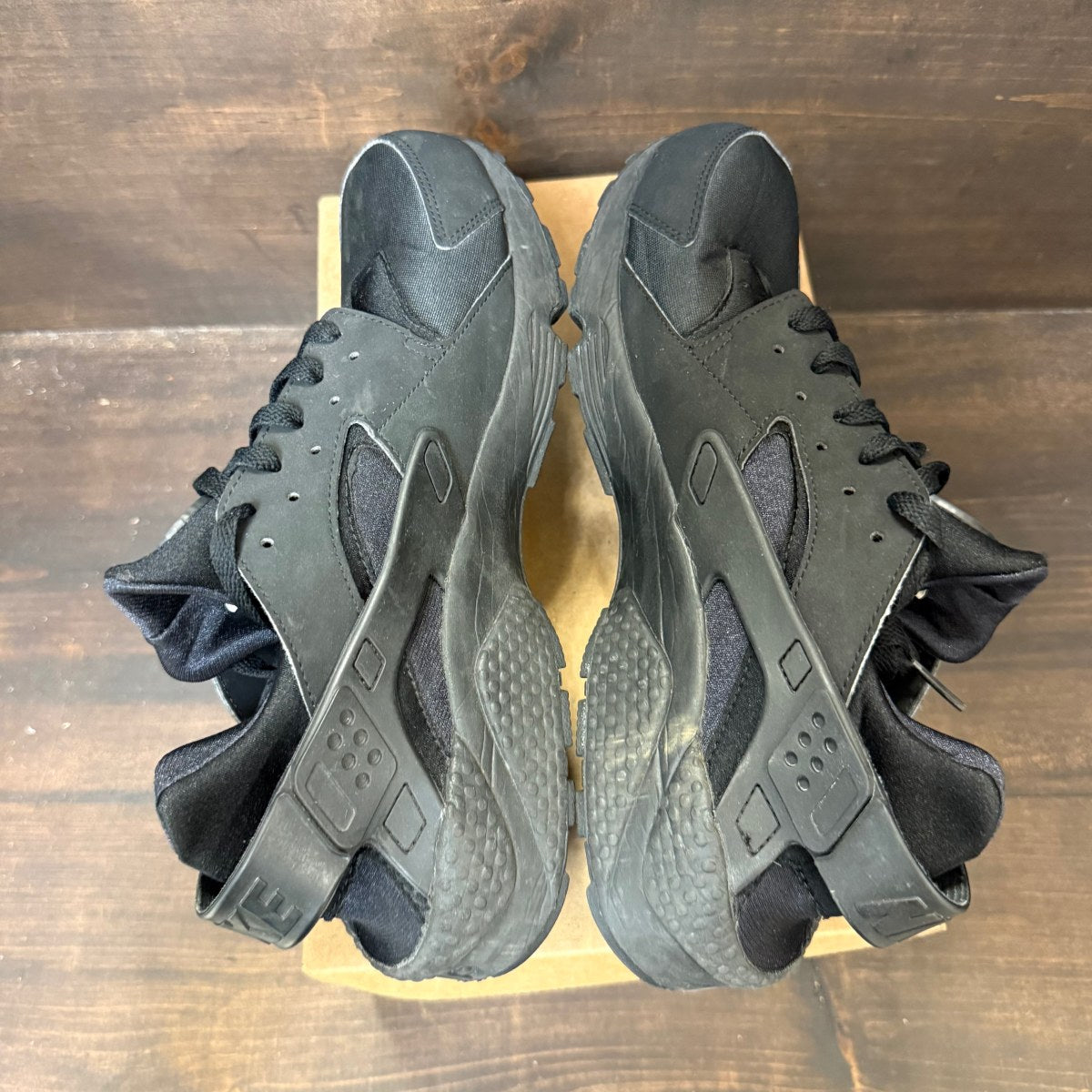 Nike Air Huarache Triple Black Size 11.5 (Pre-Owned) - Image 4