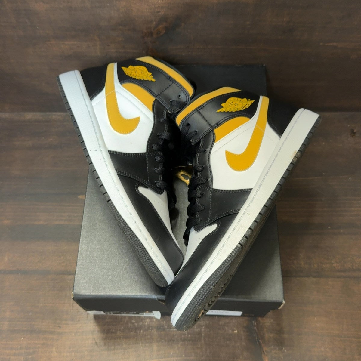 Jordan 1 Mid White Pollen Black - Image 2