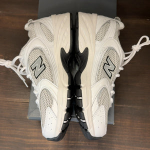 New Balance 530 White Silver Metallic Black Sole Size 6.5 (Pre-Owned) - Image 4
