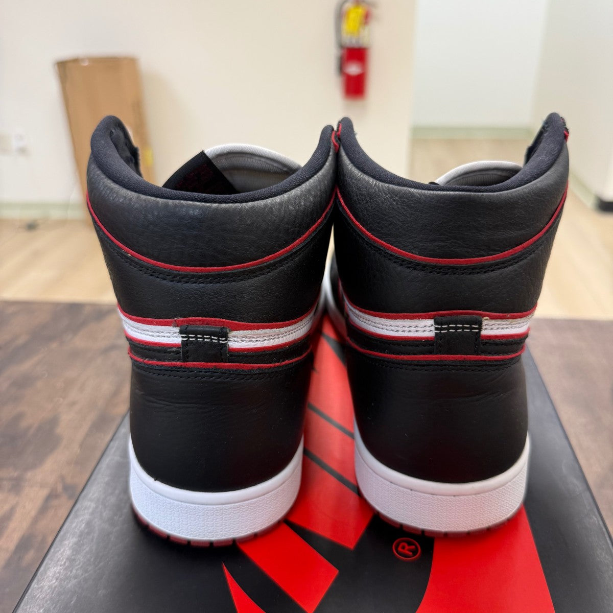 Jordan 1 Retro High Bloodline - Image 3