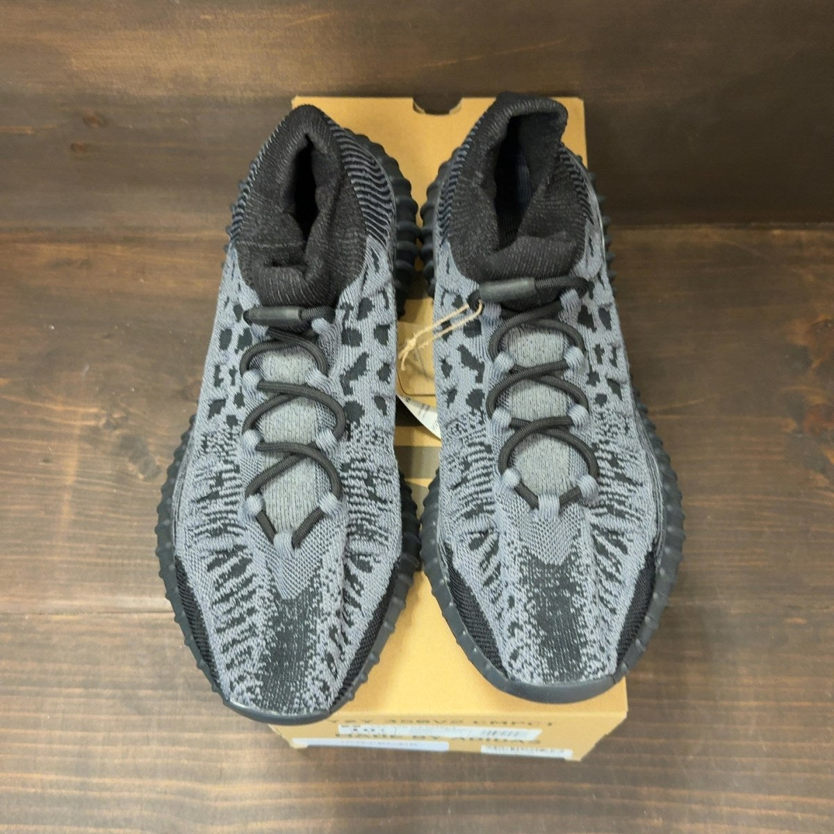 adidas Yeezy 350 V2 CMPCT Slate Onyx Size 10.5 (Pre-Owned) - Image 3