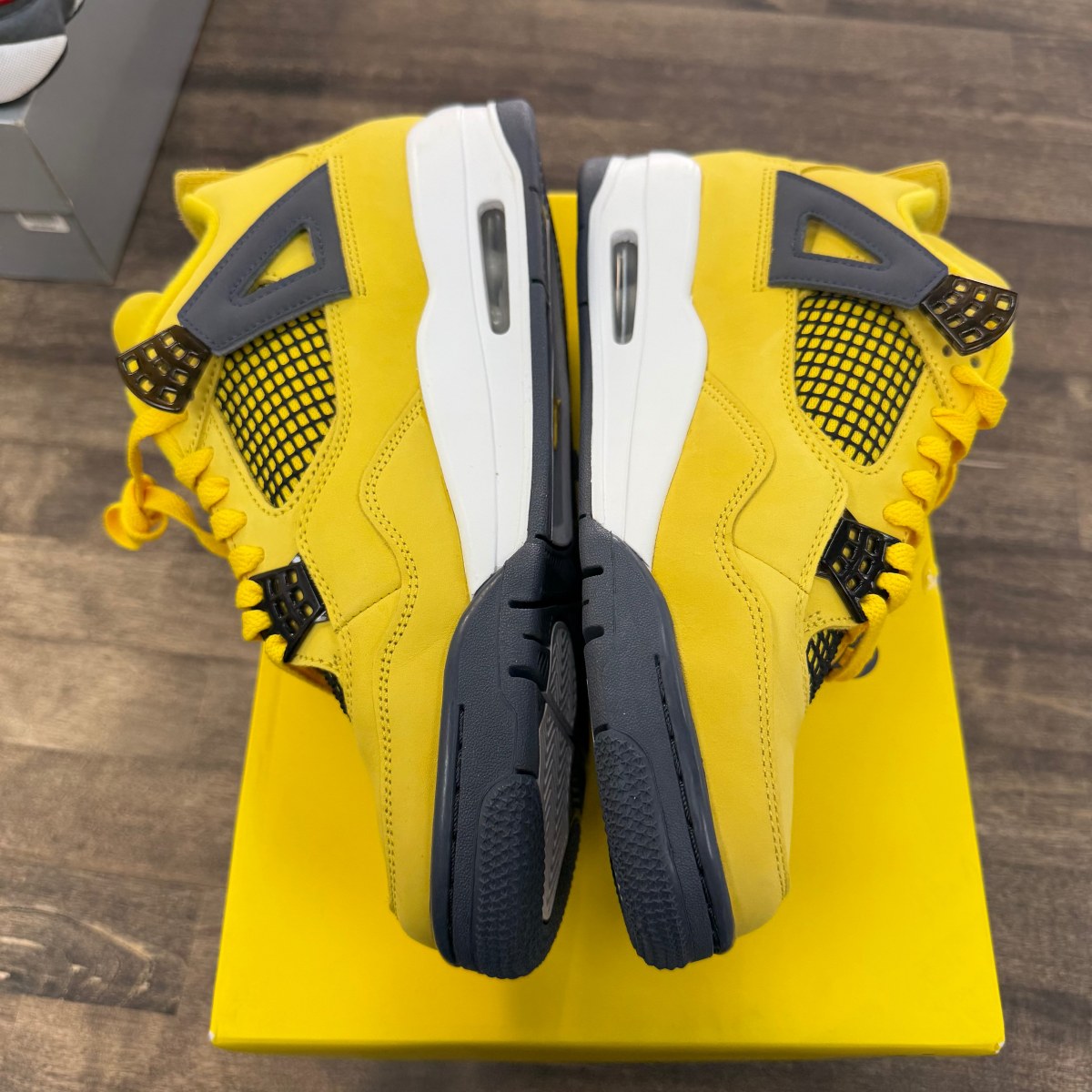 Jordan 4 Retro Lightning (2021) - Image 5
