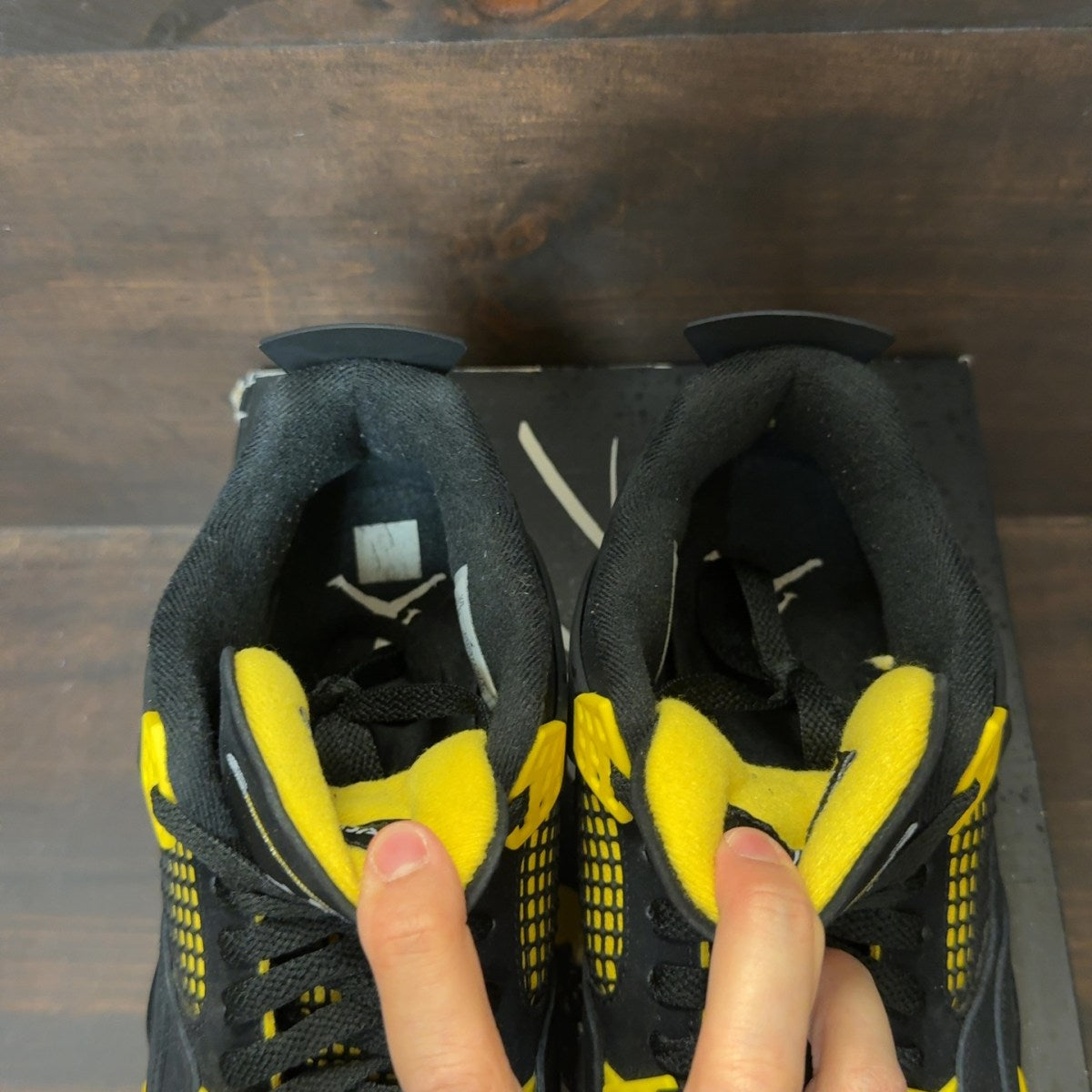 Jordan 4 Retro Thunder (2023) - Image 4