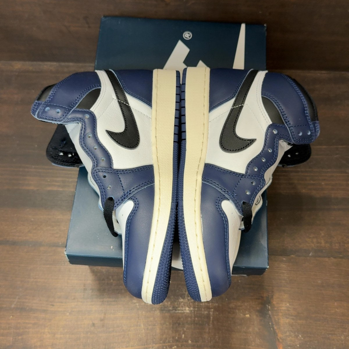 Jordan 1 Retro High OG Midnight Navy (GS) Size 5Y - Image 4