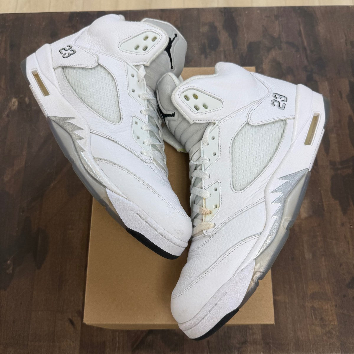 Jordan 5 Retro Metallic White (2015) Size 13 (Pre-Owned) - Image 1