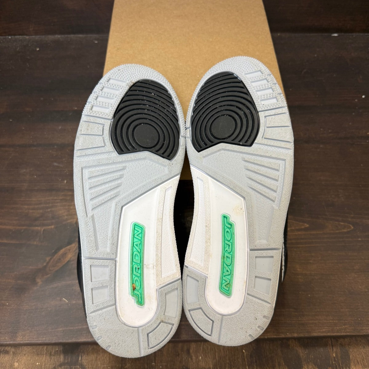 Jordan 3 Retro Green Glow Size 8.5 (Pre-Owned) - Image 6