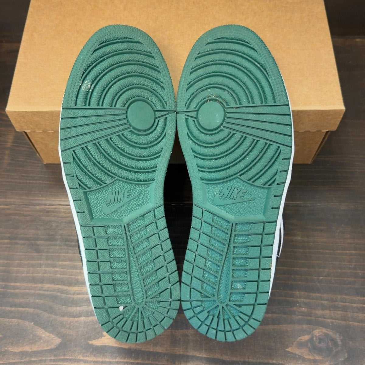 Jordan 1 Low Green Toe Size 10 (Pre-Owned) - Image 7