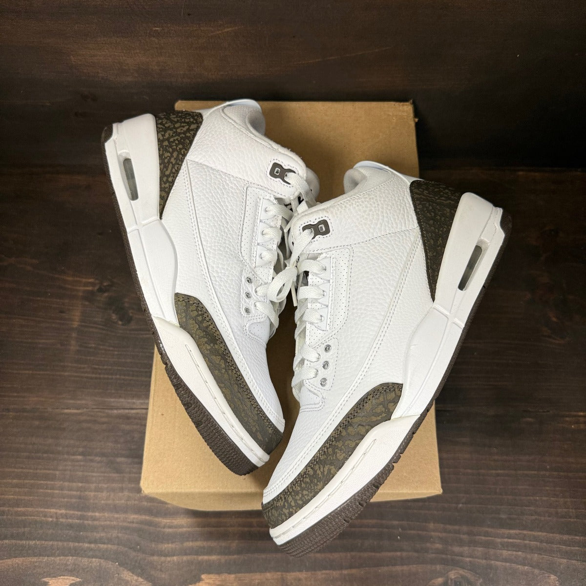Jordan 3 Retro Mocha (2018) Size 9.5 (Pre-Owned) - Image 2