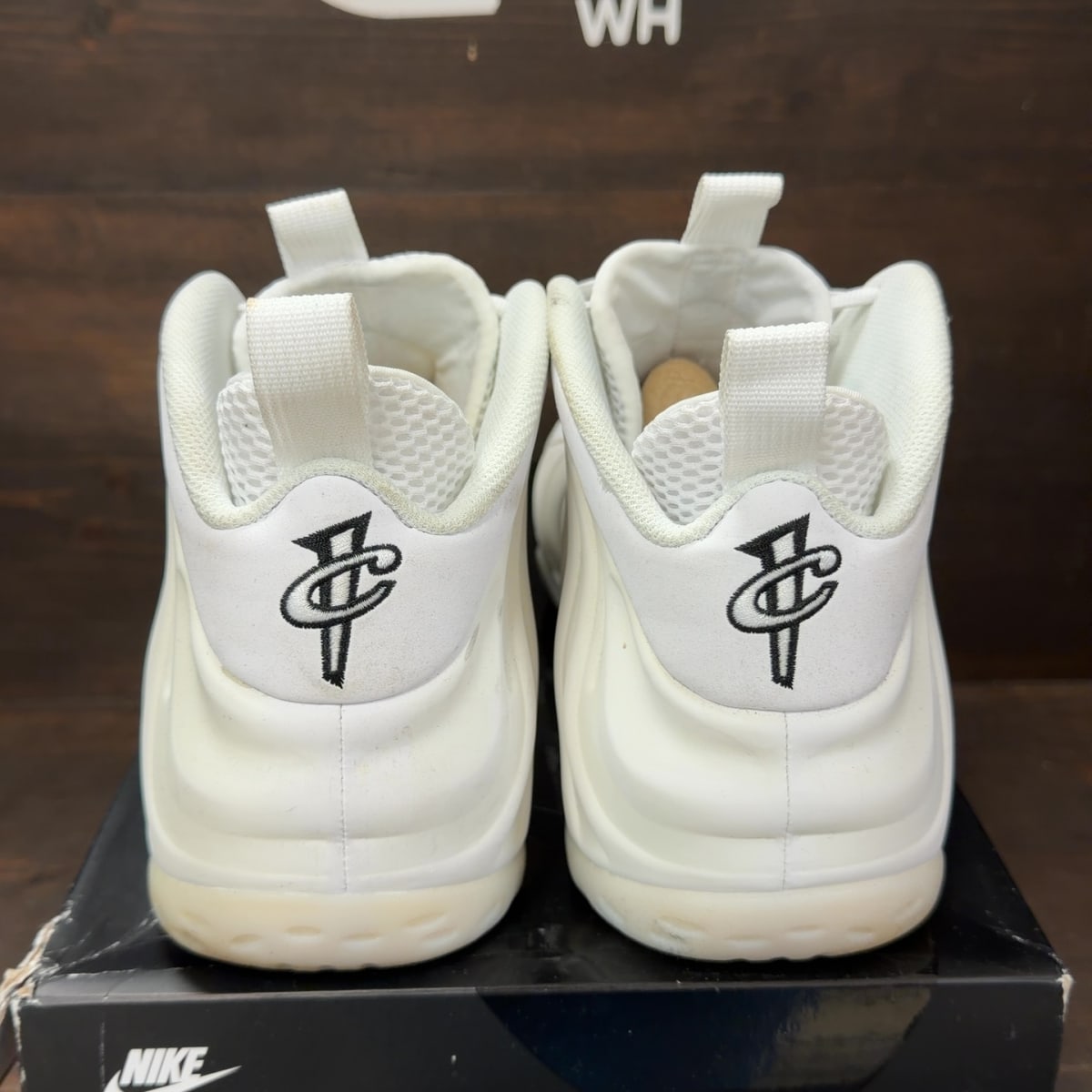 Nike Air Foamposite One Triple White Size 13 (Pre-Owned) - aux