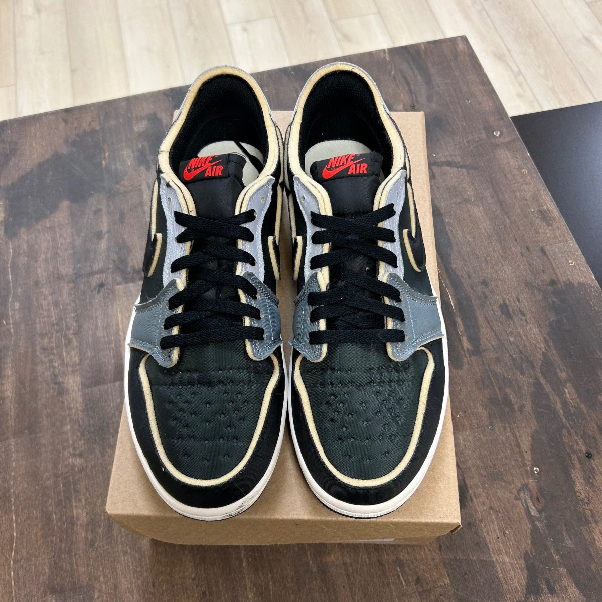 Jordan 1 Low OG EX Black Smoke Grey Size 11 (Pre-Owned) - Image 2