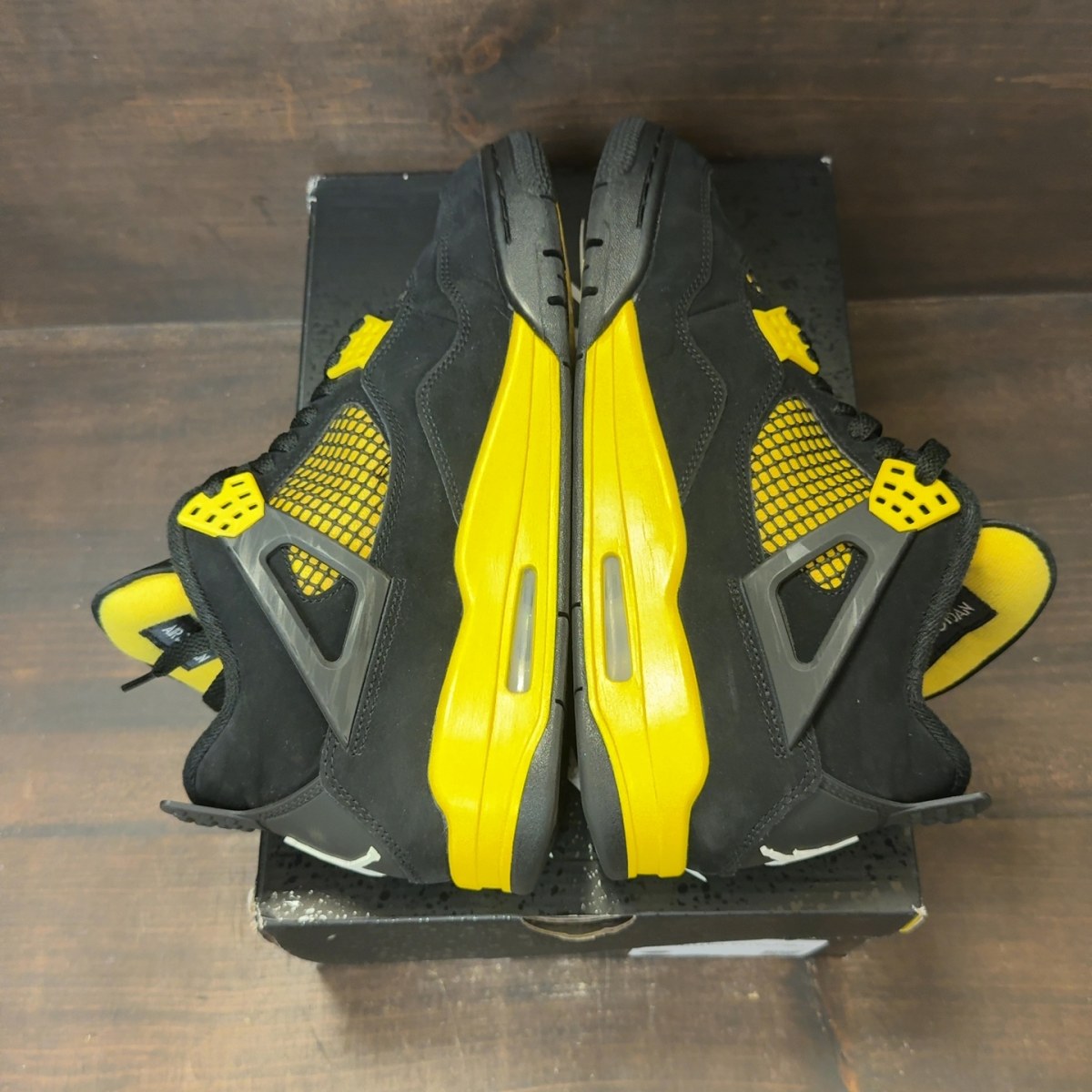 Jordan 4 Retro Thunder (2023) - Image 5
