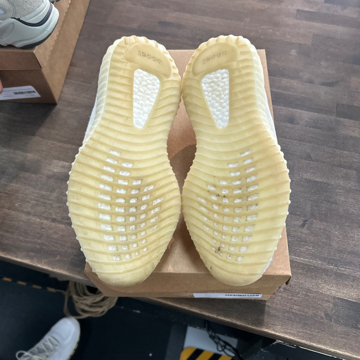 adidas Yeezy Boost 350 V2 Bone Size 7.5 (Pre-Owned) - Image 5