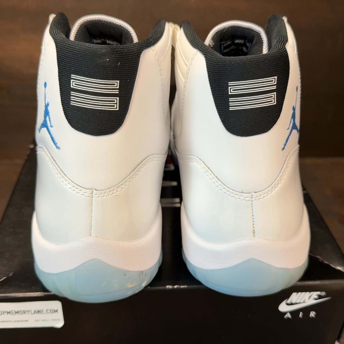 Jordan 11 Retro Legend Blue (2024) Size 13 (Pre-Owned) - aux