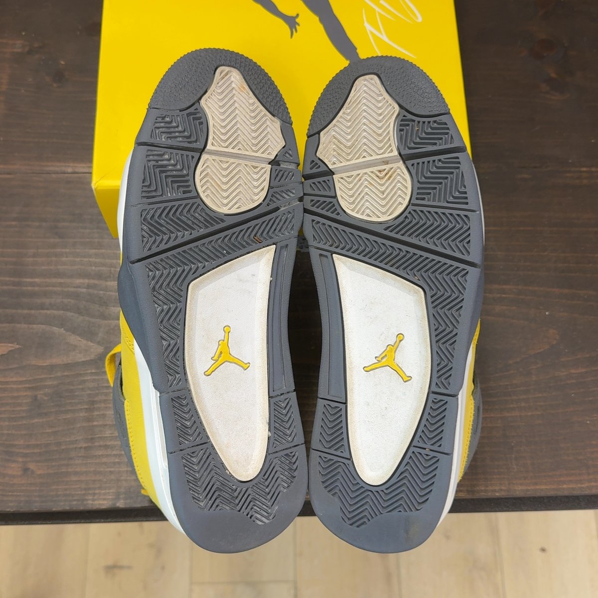 Jordan 4 Retro Lightning (2021) Size 11 (Pre-Owned) - aux