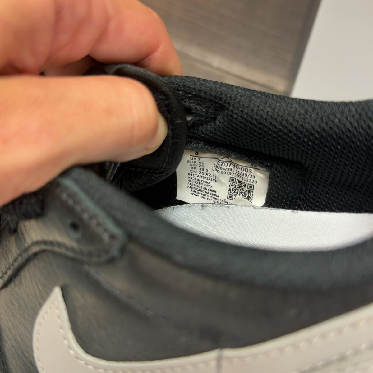 Jordan 1 Retro Low OG Shadow (2024) Size 8 (Pre-Owned) - aux