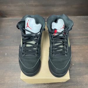 Jordan 5 Retro Black Metallic (2016) Size 10.5 (Pre-Owned) - Image 2