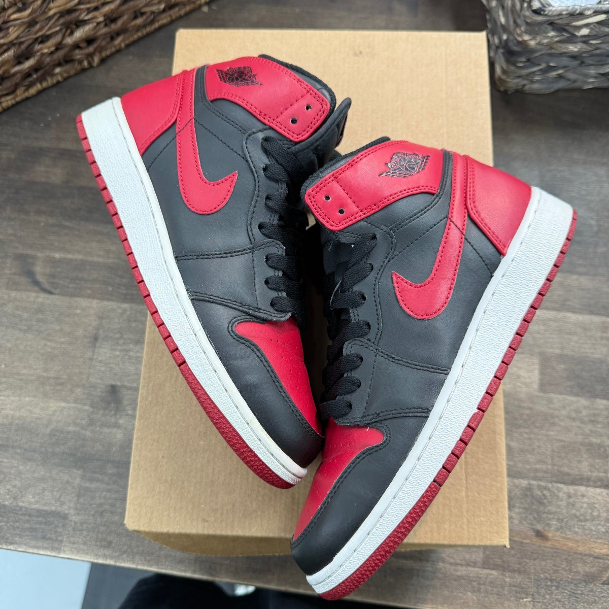Jordan 1 Retro Bred (2013) (GS) Size 5.5Y (Pre-Owned) - Image 1