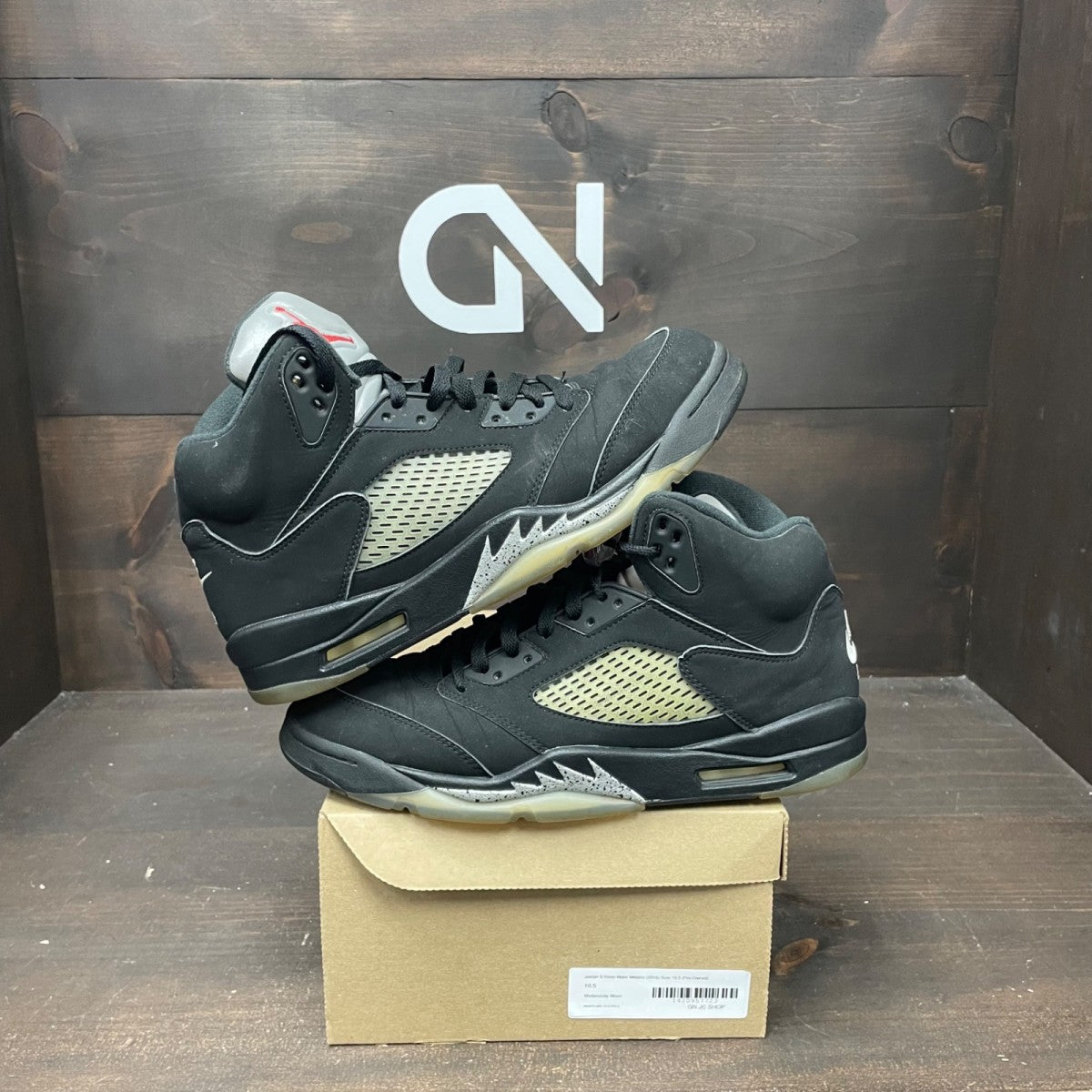 Jordan 5 Retro Black Metallic (2016) Size 10.5 (Pre-Owned) - Image 1