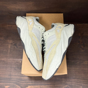 adidas Yeezy Boost 700 Salt Size 9 (Pre-Owned) - Image 2