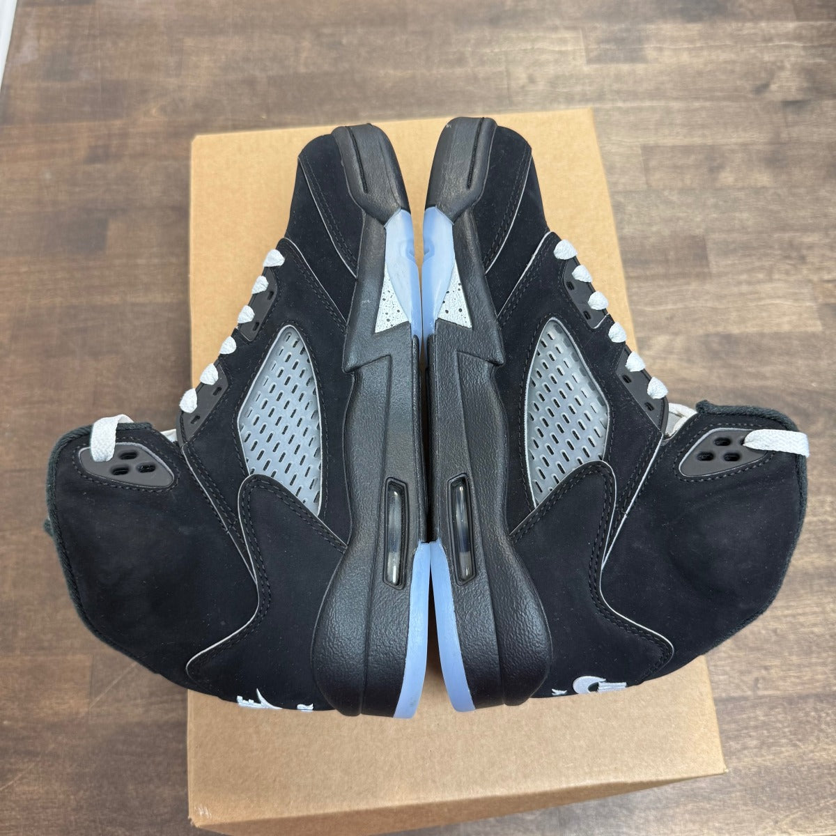 Jordan 5 Retro OG Black Metallic Reimagined (GS) Size 5Y (Pre-Owned) - Image 4